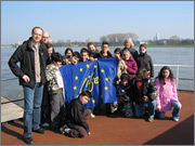 Pupils of the Hauptschule Albermannstrae with Dr. Beeck fly the EU Life flag on the Ecological Research Station of the University of Cologne.